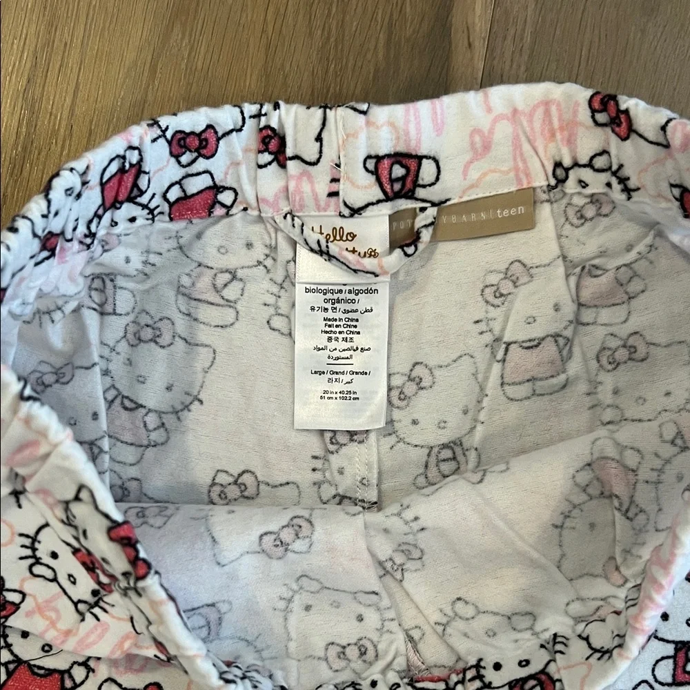 Hello Kitty Pink Women’s / Teen Pajamas - Picture 5 of 8
